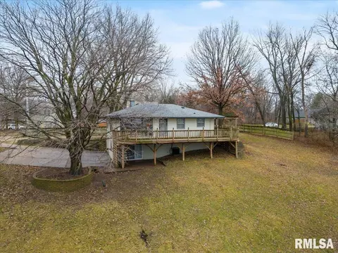 203 S Barrington Dr, Hampton, IL 61256