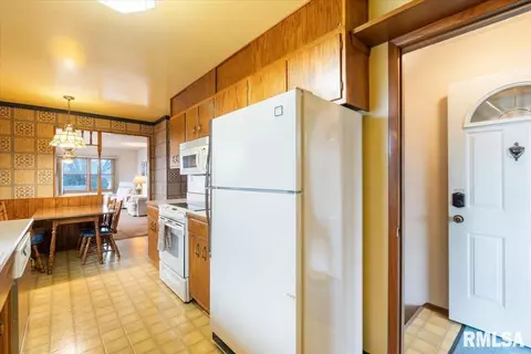 203 S Barrington Dr, Hampton, IL 61256 photo 11