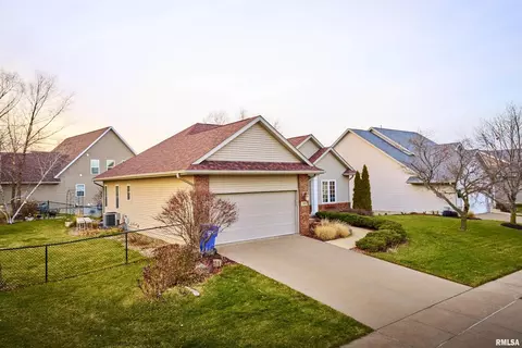 1402 Eagles Crest Ave, Davenport, IA 52804