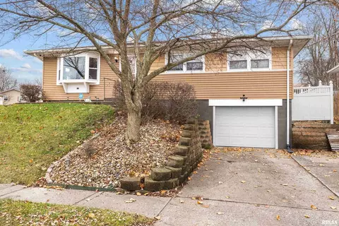 900 80th Ave W, Rock Island, IL 61201
