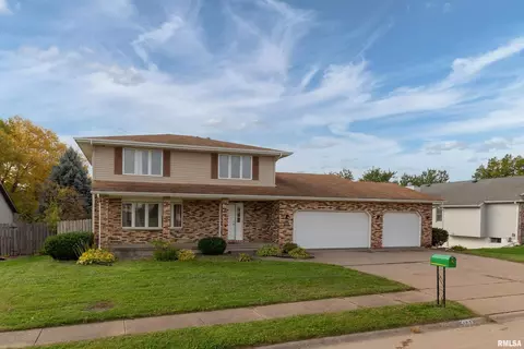 2733 W 37th St, Davenport, IA 52806