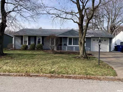 1112 16th St, Bettendorf, IA 52722