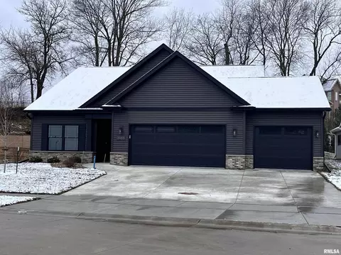 3988 Meadowlark Ct, Bettendorf, IA 52722