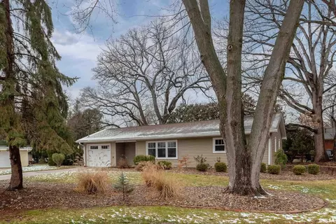 3719 40th Street Ct, Moline, IL 61265