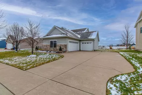 2039 E 60th St, Davenport, IA 52807