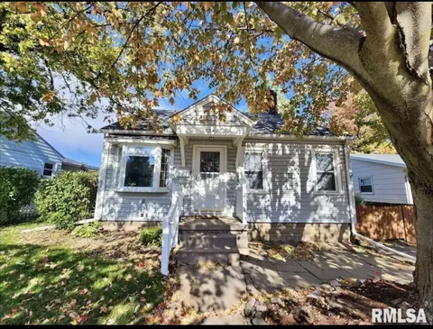 2232 Bellevue Ave, Bettendorf, IA 52722