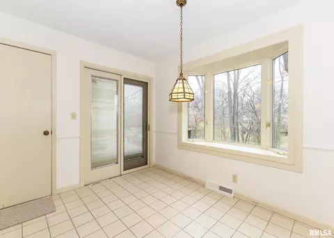 3448 50th St, Moline, IL 61265 photo 11