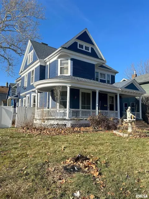 2020 Grand Ave, Davenport, IA 52803