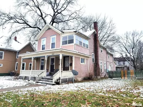 633 Kirkwood Blvd, Davenport, IA 52803