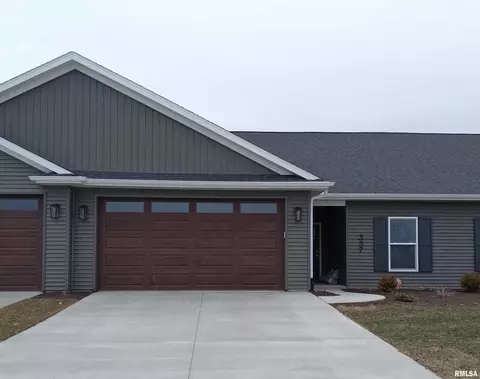 337 E Donahue St, Eldridge, IA 52748