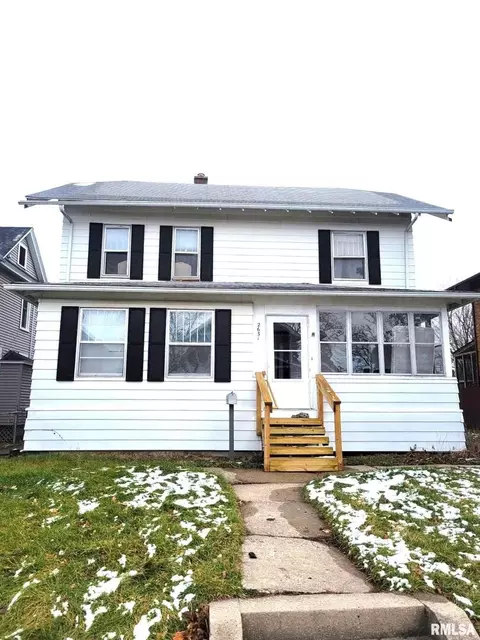 2631 Main St, Davenport, IA 52803