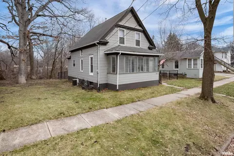 1211 29th St, Rock Island, IL 61201