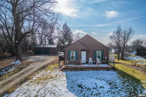 2377 W 47th St, Davenport, IA 52806