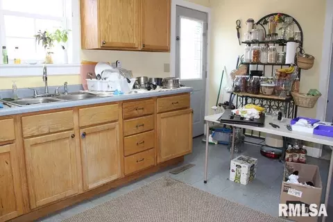337 S Park St, Kewanee, IL 61443 photo 9