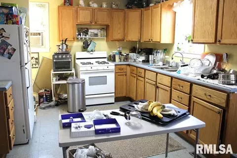 337 S Park St, Kewanee, IL 61443 photo 7