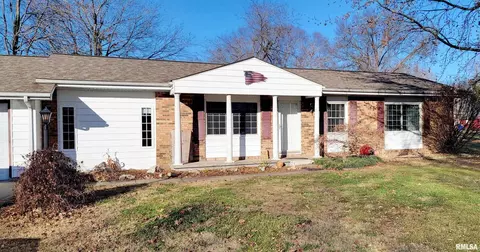 230 Country Ln, Du Quoin, IL 62832
