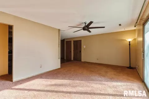 800 E Iowa St, Eldridge, IA 52748 photo 8