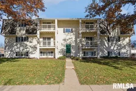 800 E Iowa St, Eldridge, IA 52748
