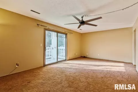 800 E Iowa St, Eldridge, IA 52748 photo 6
