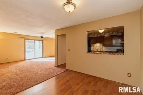 800 E Iowa St, Eldridge, IA 52748 photo 10