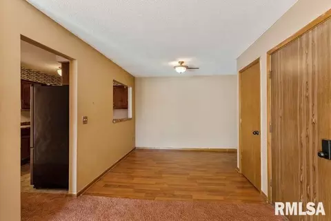 800 E Iowa St, Eldridge, IA 52748 photo 9