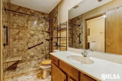 800 E Iowa St, Eldridge, IA 52748 photo 18
