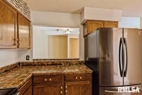 800 E Iowa St, Eldridge, IA 52748 photo 12