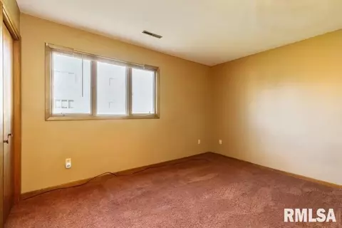 800 E Iowa St, Eldridge, IA 52748 photo 15