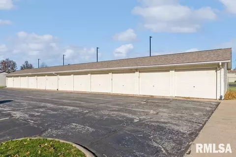 800 E Iowa St, Eldridge, IA 52748 photo 3