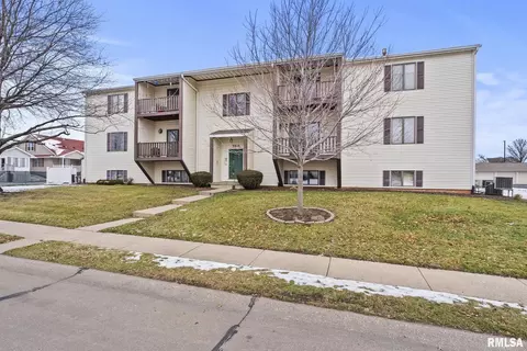 760 E Iowa St #3C, Eldridge, IA 52748