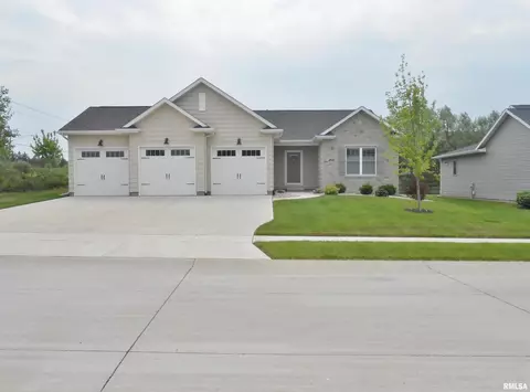 4945 Lakeside Dr, Bettendorf, IA 52722
