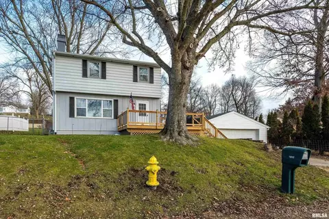 1017 Brookside Rd, Clinton, IA 52732