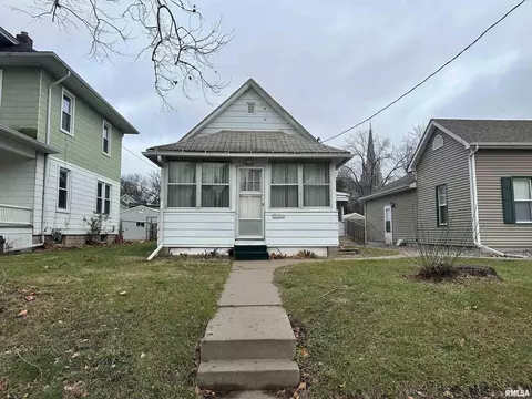 1616 12th St, Moline, IL 61265