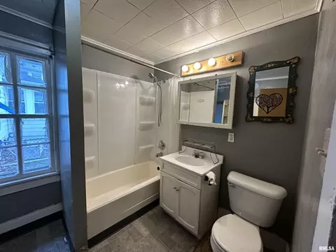 1616 12th St, Moline, IL 61265 photo 3