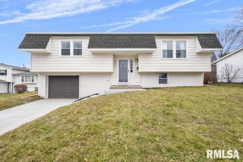 642 W 51st St, Davenport, IA 52806