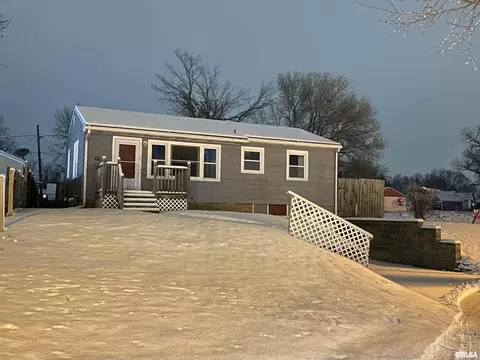 1414 S 27th Ave, Clinton, IA 52732