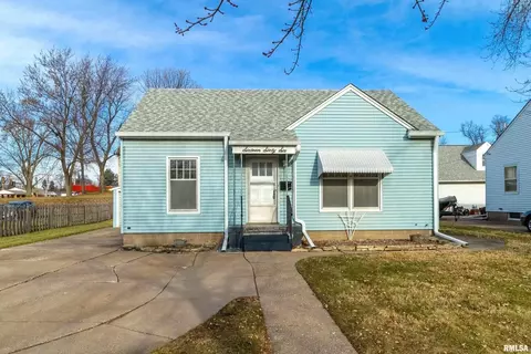 1666 W 35th St, Davenport, IA 52806