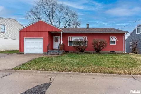 6 Riverview Ln, Bettendorf, IA 52722