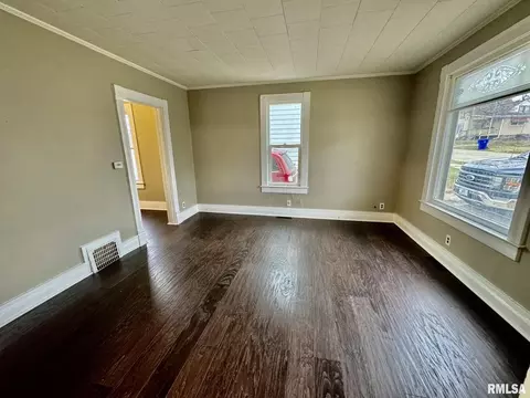 515 Willow St, Kewanee, IL 61443 photo 3
