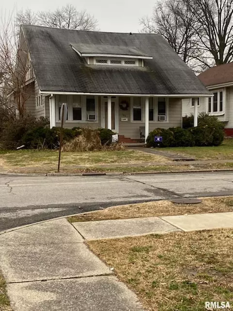 103 W College St, Harrisburg, IL 62946