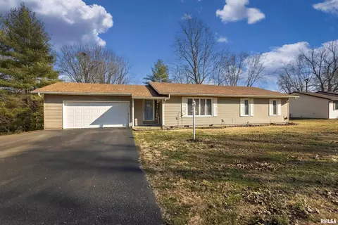 43 Blackberry Ln, Herrin, IL 62948