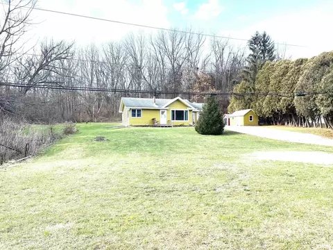 4316 Bellevue Rd, Clinton, IA 52732
