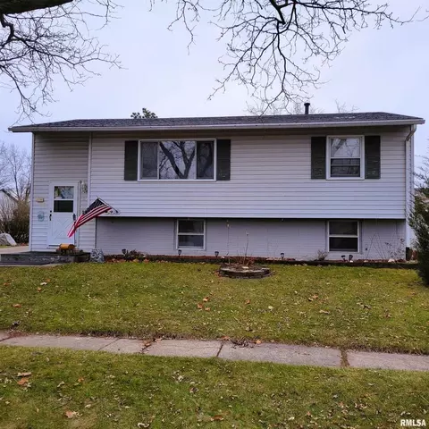 2219 W 55th St, Davenport, IA 52806