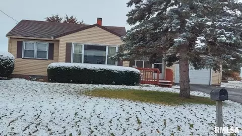 406 E A St, Alpha, IL 61413