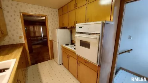 406 E A St, Alpha, IL 61413 photo 8