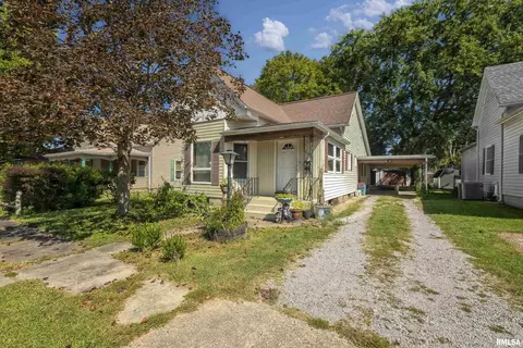 208 N 12th St, Herrin, IL 62948