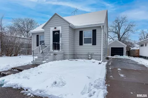 246 W 30th St, Davenport, IA 52803