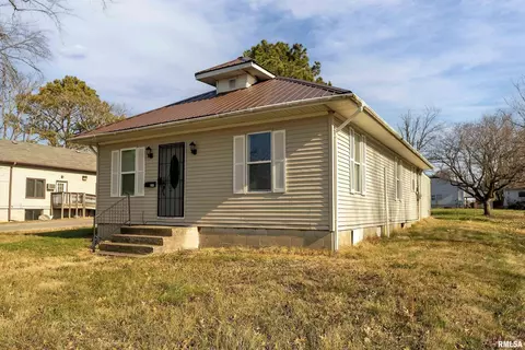 1100 S 14th St, Herrin, IL 62948