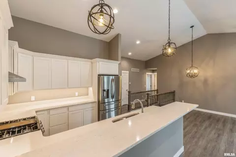 340 Hillside Dr, Park View, IA 52748 photo 9