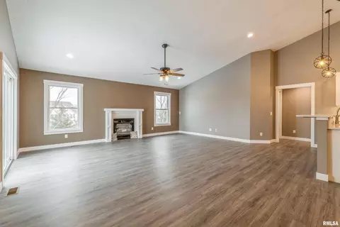 340 Hillside Dr, Park View, IA 52748 photo 4